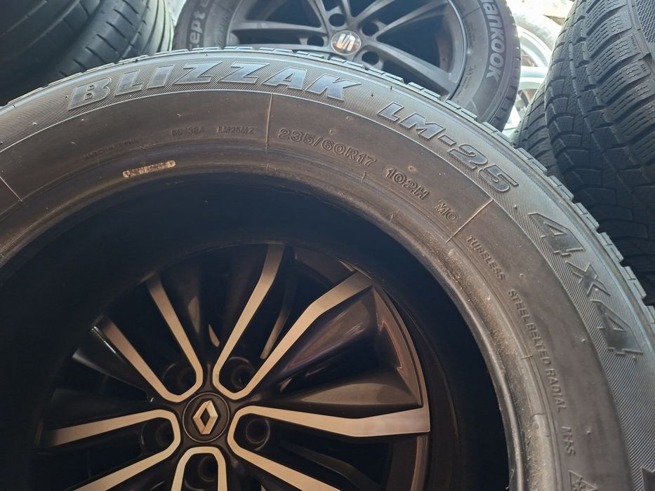 4 бр. 235 60 17 Bridgestone Blizzak LM25 4X4 Зимни гуми