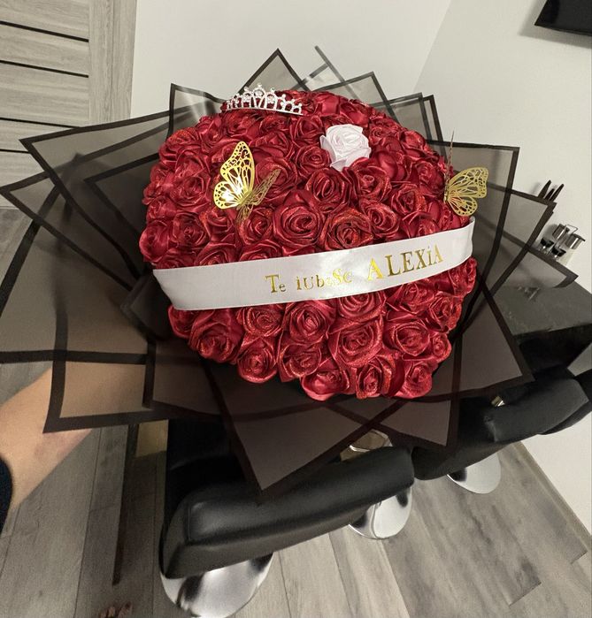 Buchet trandafiri 101 lucrat manual