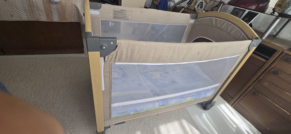 "Tender" на "Kikka Boo" е компактно сгъваемо легло на 2 нива