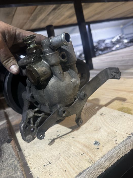 Хидравлична помпа бмв е60 е61 530д bmw e60 e61 hidravlichna pompa