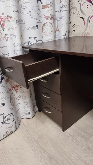 Продам письменный стол