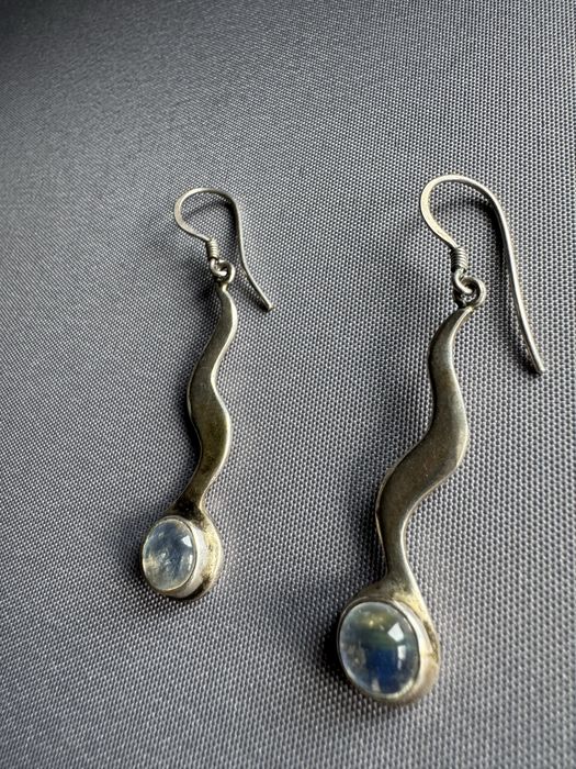 Cercei din argint si piatra lunii