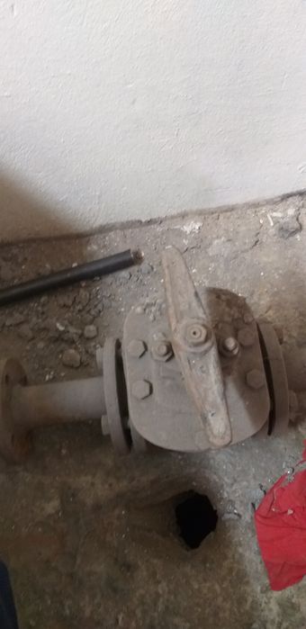 Кран ру10/50 б/у в отличном состоянии.