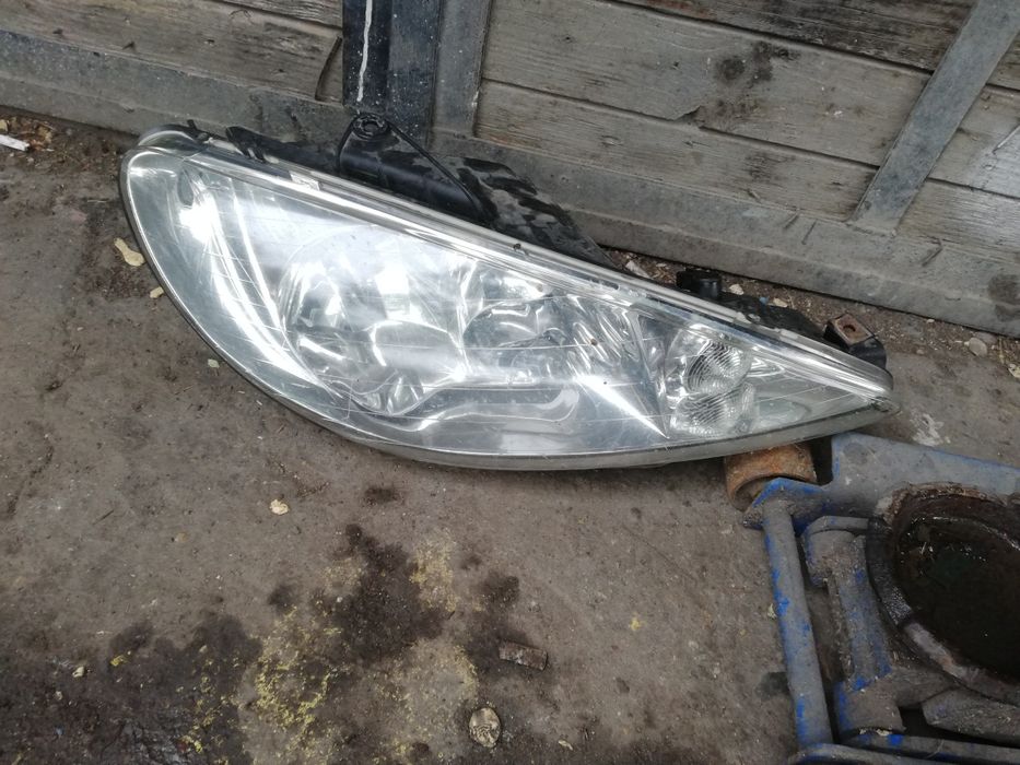Десен фар за пежо 206 феислифт