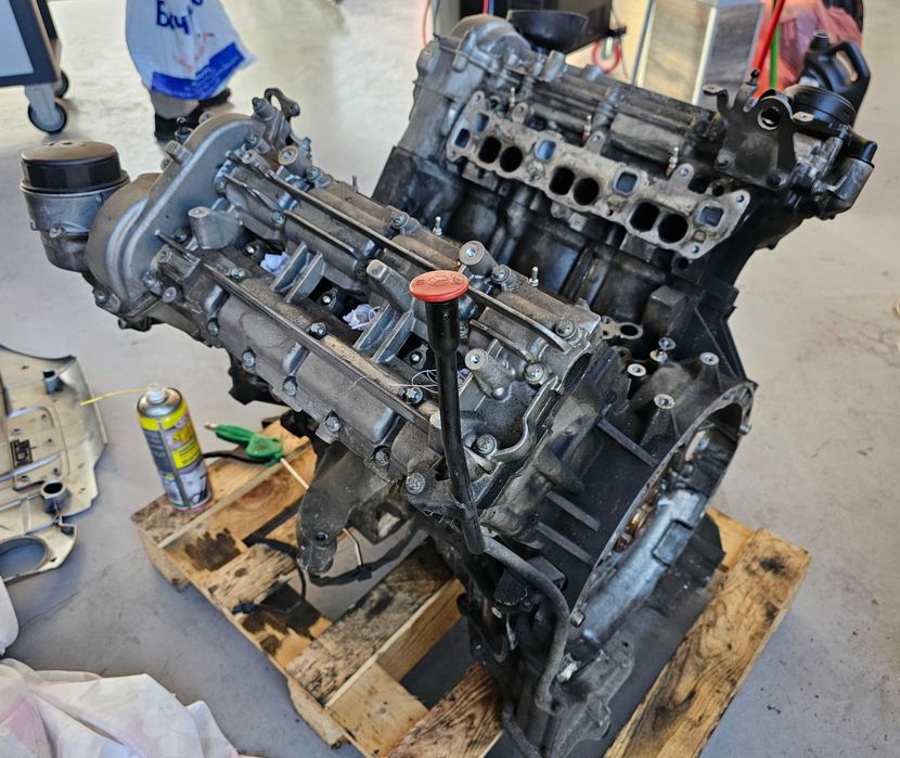 Двигател( гол) за Мерцедес 320 cdi