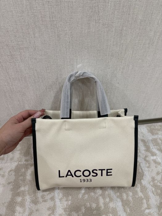 Сумка от бренда лакосте