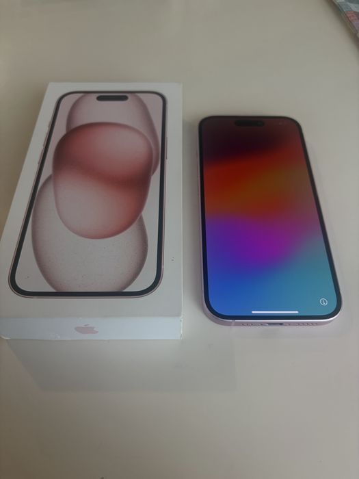 Vand iphone 15 roz impecabil