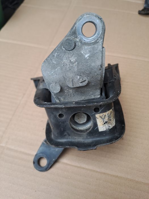 Подушка двигателя Тайота