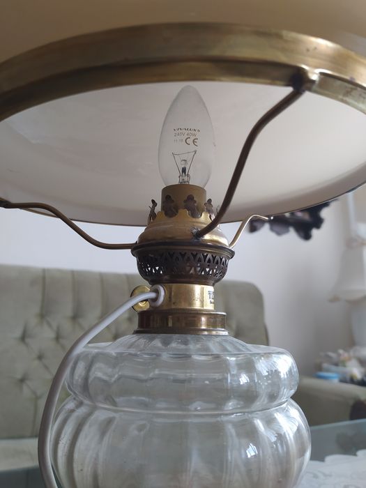 Антикварна настолна лампа