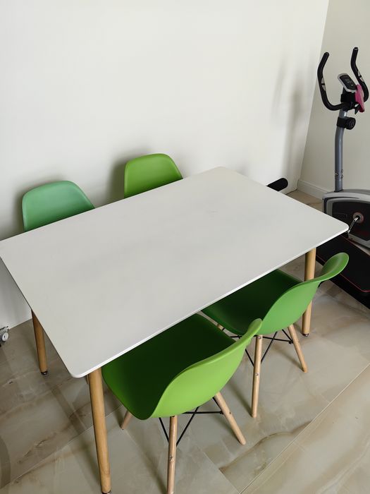 К-т бяла маса с 4 стола