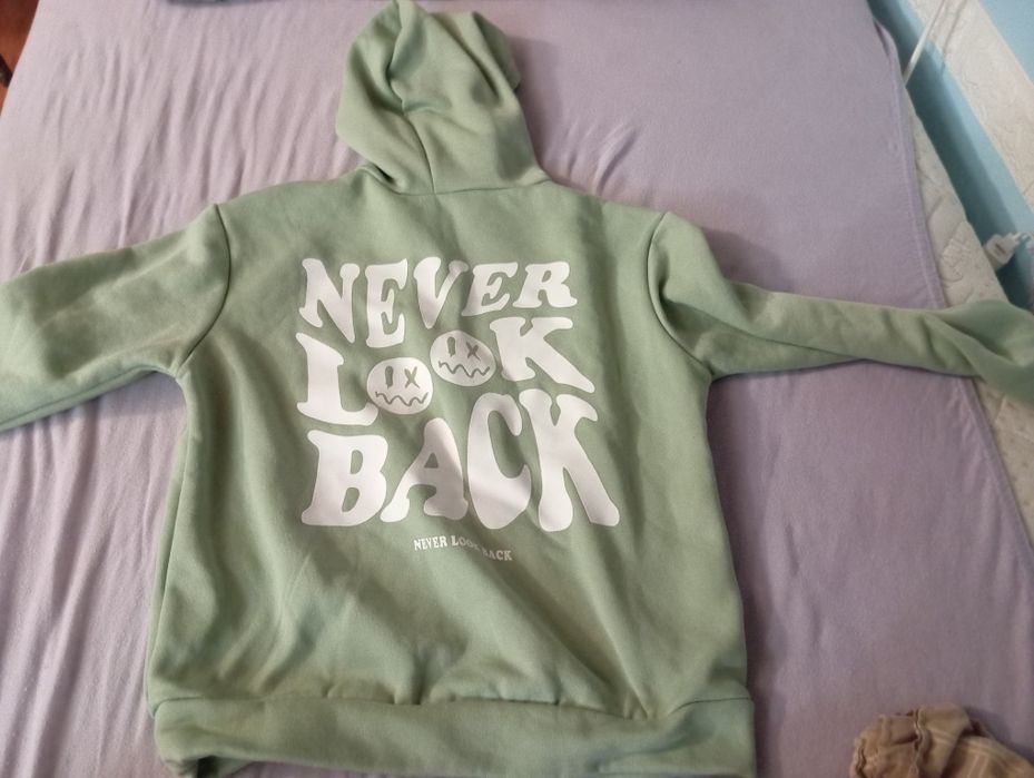 Зелен суичър. Чисто нов