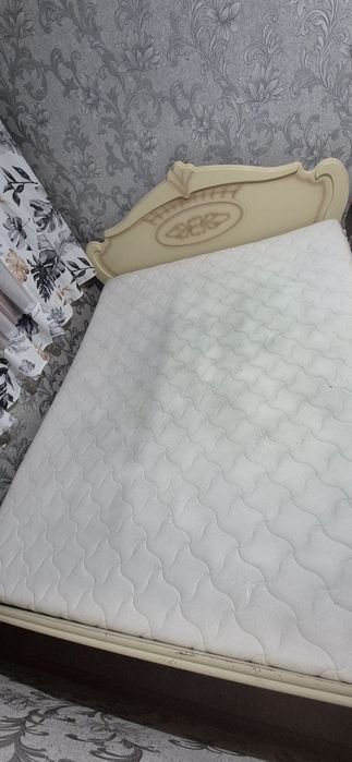 Кровать с матрасом, размер 160×200