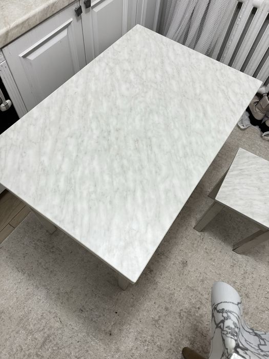 Продается Кухонный стол с табуретками