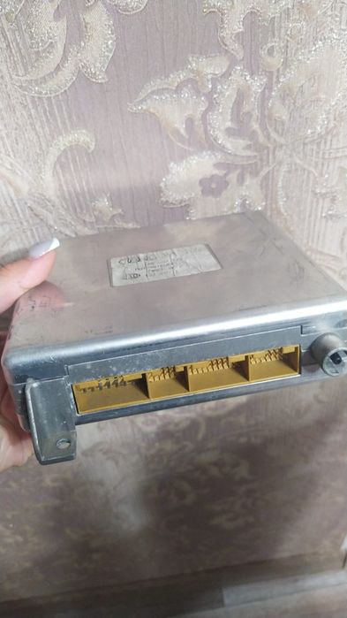 Продам запчасти ауди с4 Крылья