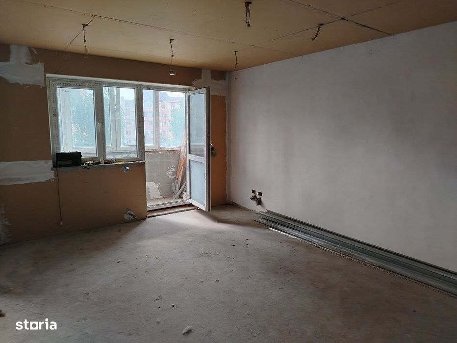 cv 181 Bd.Traian, apartament 4 camere decomandat , etaj II — fotografia 1
