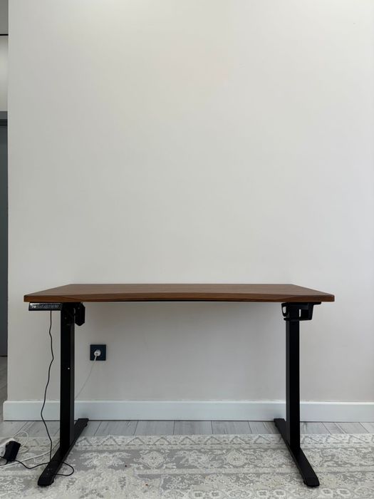 Компьютерный стол регулируемый высота