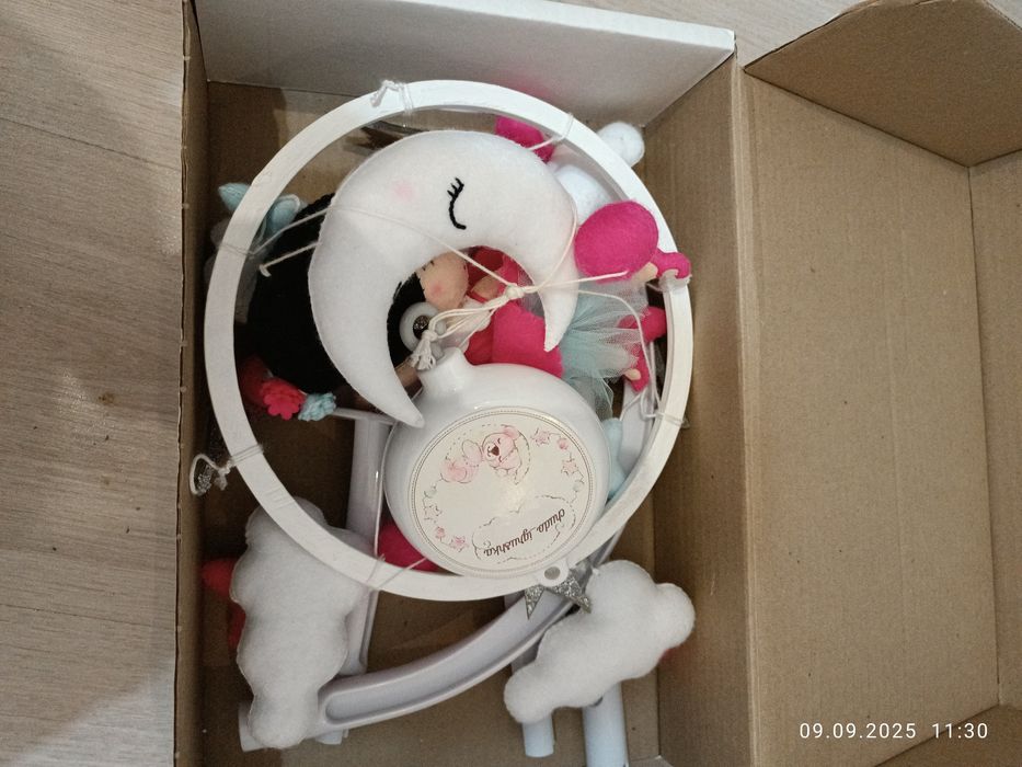 Продам мобиль для девочки