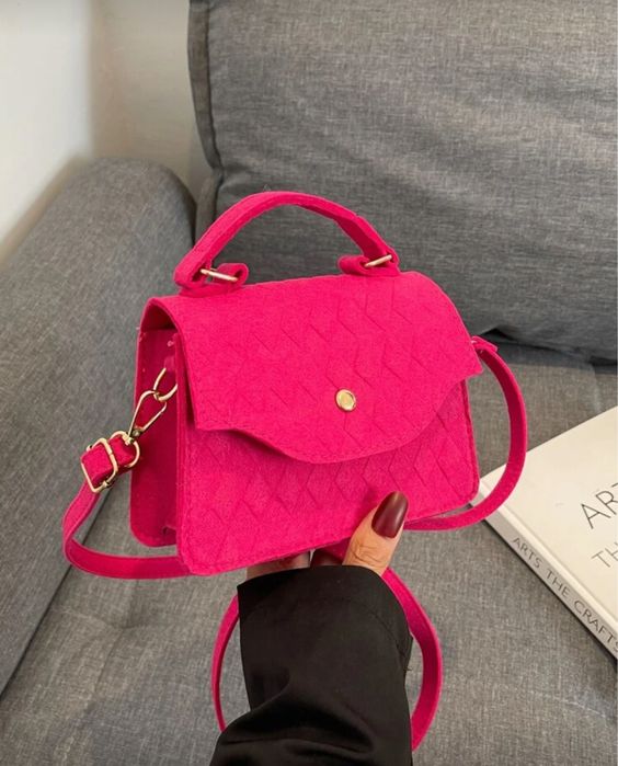 Розова чанта с дълга дръжка