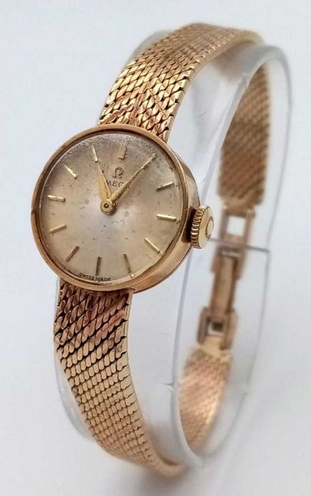 Златен дамски часовник OMEGA