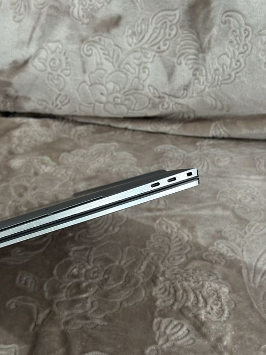 Vând Dell Precision 5750