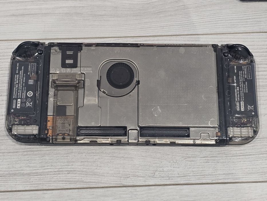 Vând consola Nintendo switch