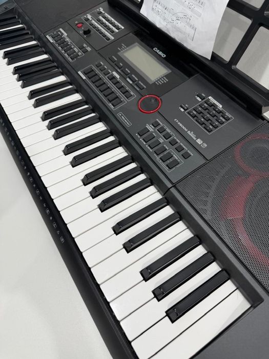 Продаю синтезатор