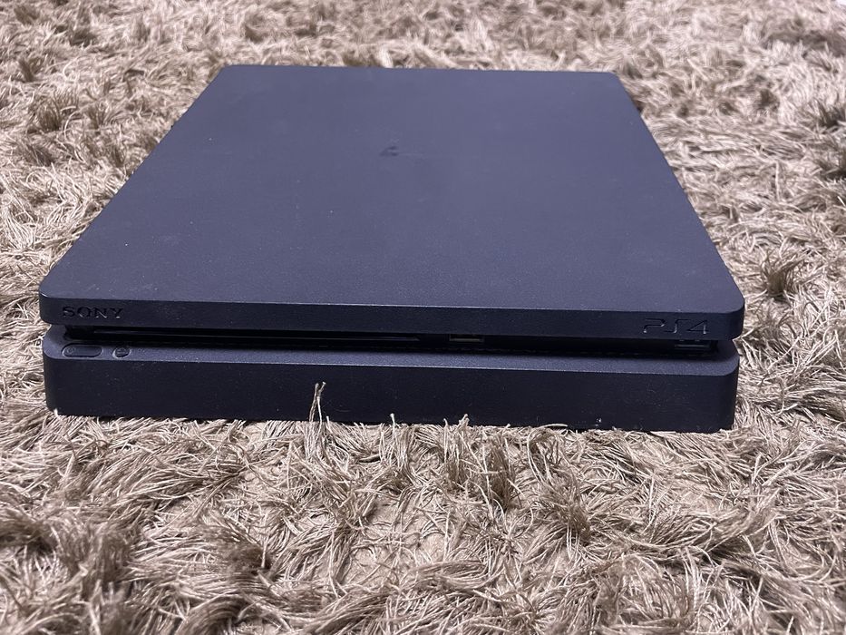 Vand Playstation 4 slim