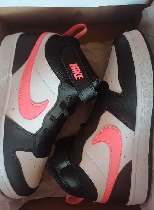 Чистно нови обувки nike