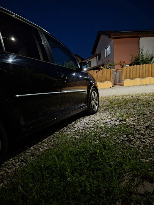 Vand volkswagen touran 7 locuri - highline 2.0 tdi - dsg- 170 cp