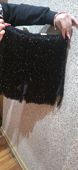 Поличка- къси патално с ресни и паети