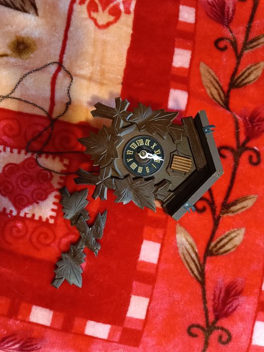 Часовници стенни и ръчни