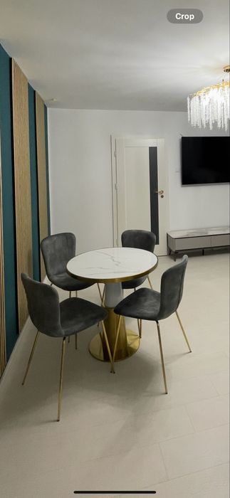 Masa Rotunda Dining cu baza aurie si blat alb (cu efect de marmura)