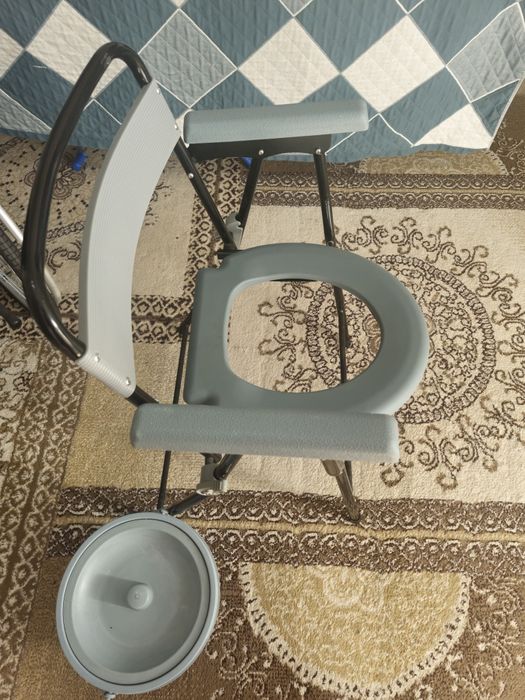 Биотуалет/санитарный стул для инвалидов