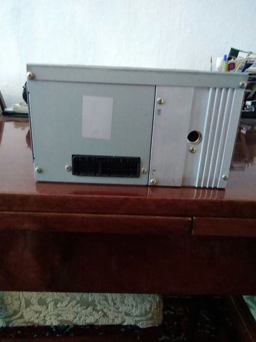 Продам автомобильный магнитофон.