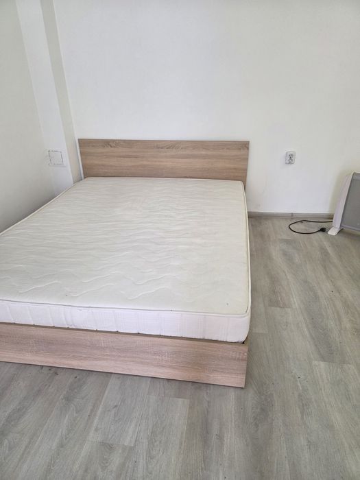 Спалня с латексов матрак