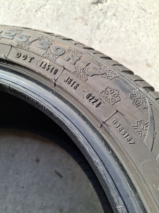 2 Anvelope de iarnă 225 50 r17 Dunlop