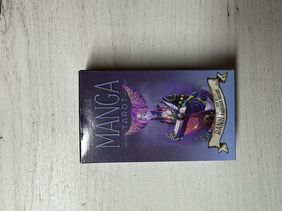 книга, таро. и игрушечка