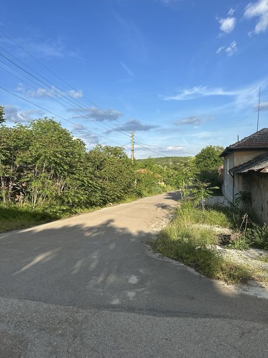 Продавам парцел в регулация с ток в с. Православ