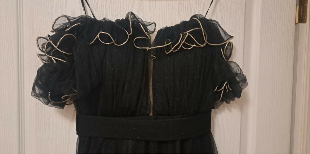 Черна дълга блястяща рокля