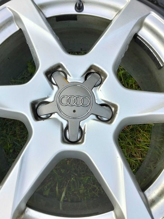 Vând jante audi A4 R17 + anvelope Hankook vara an 2023