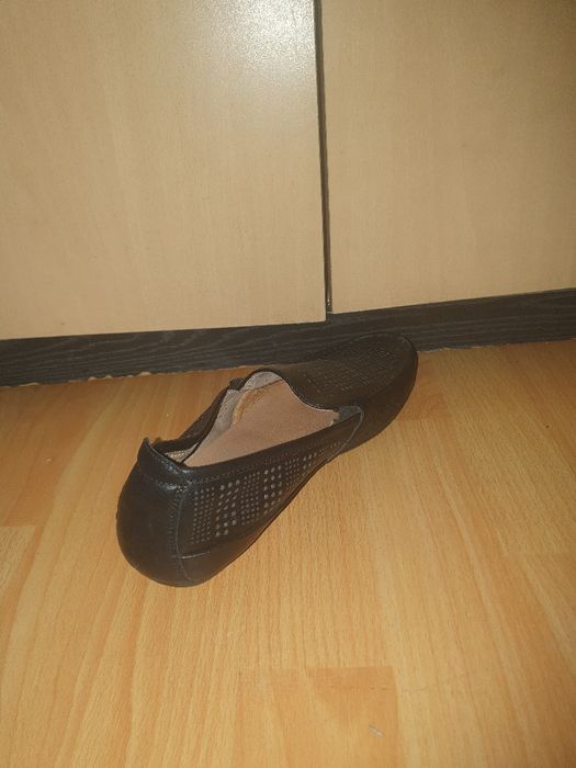 Продам школьные туфли