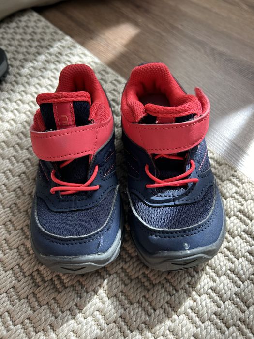 Adidasi sport - Decathlon - marimea 25