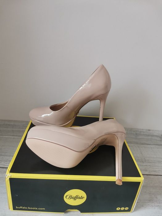 Чисто нови обувки Buffalo - 36 номер