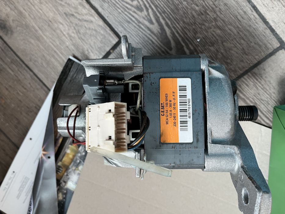 Двигател за пералня Whirlpool, Indesit