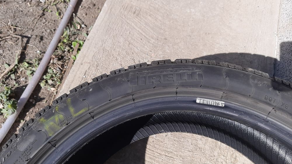 Anvelope iarnă 215/45 R18 93V