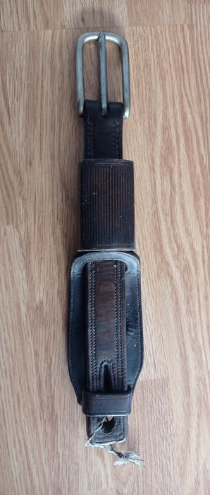 Accesorii ecvestre din piele masivă lucrate manual.