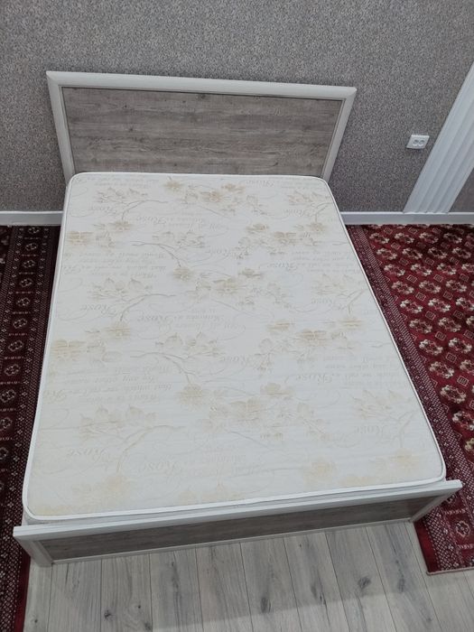Двухспальная кровать