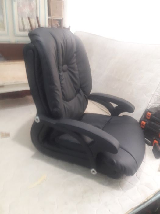 Перетяжка офисных кресла