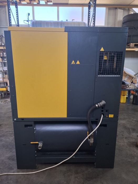 Compresor aer cu surub Kaeser Aircenter SK 24 T cu uscator si rezervor