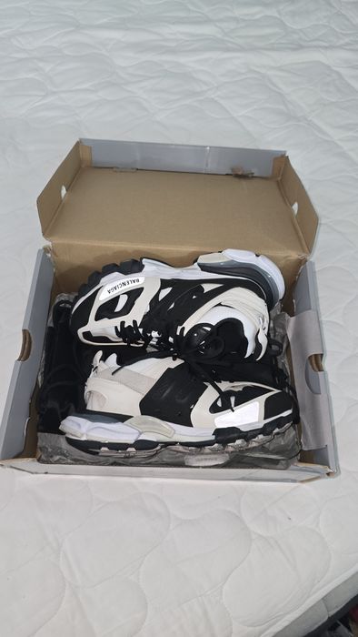 vând balenciaga track